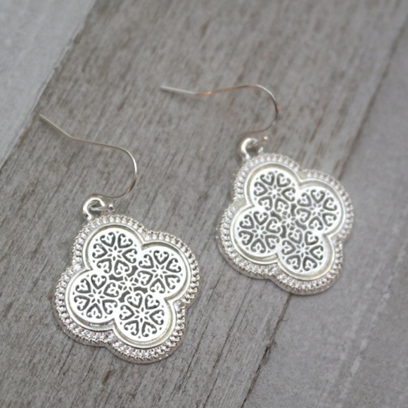 last pair • Silver Clover Quatrefoil Earrings - Picture 2 of 3